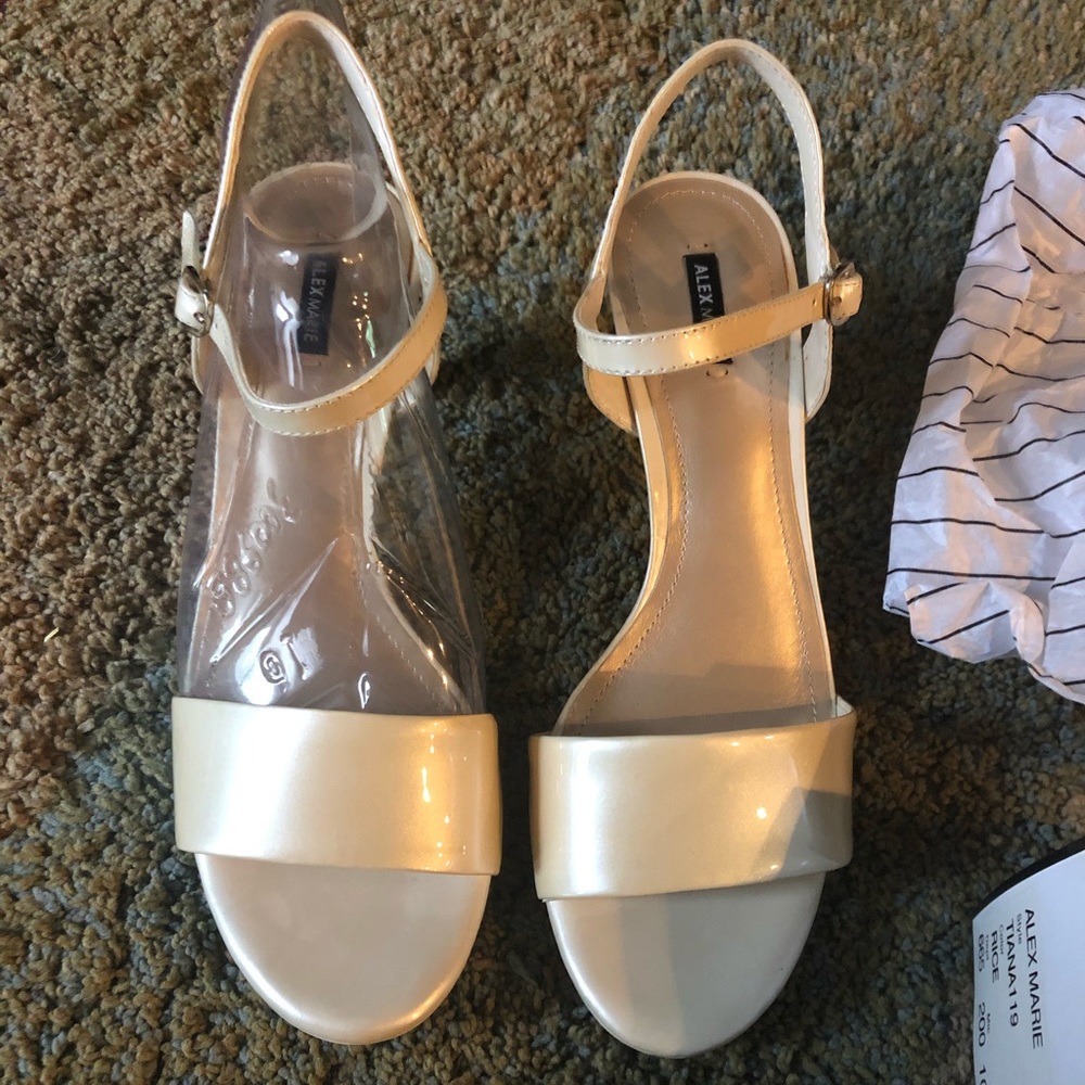 Alex Marie Heels size 10M color “rice”